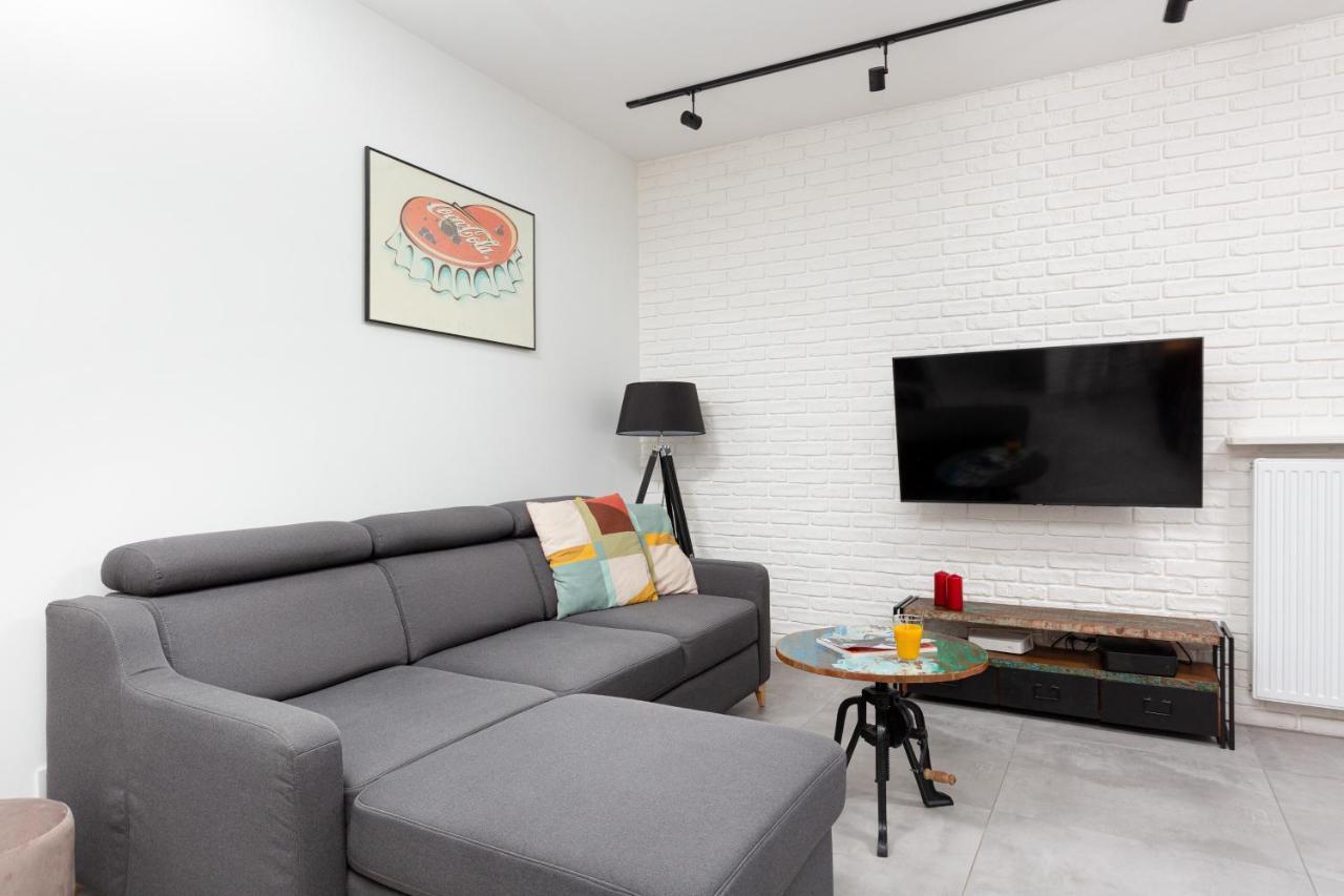 City Center Apartments Grzybowska With Parking By Noclegi Renters Warszawa Eksteriør bilde