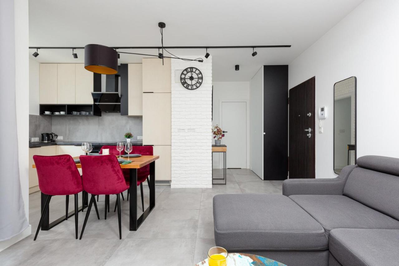 City Center Apartments Grzybowska With Parking By Noclegi Renters Warszawa Eksteriør bilde